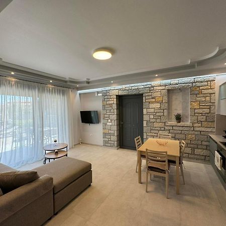 Iris Villas Complex Frinion ภายนอก รูปภาพ