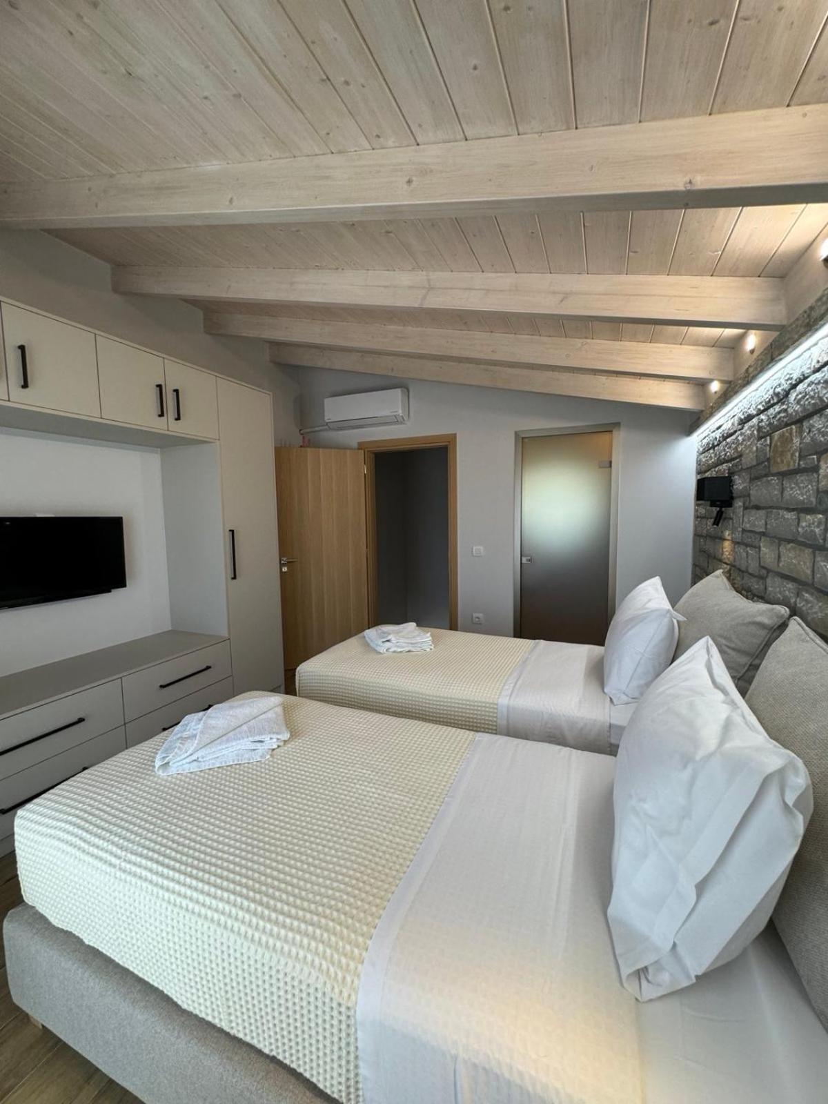 Iris Villas Complex Frinion ภายนอก รูปภาพ